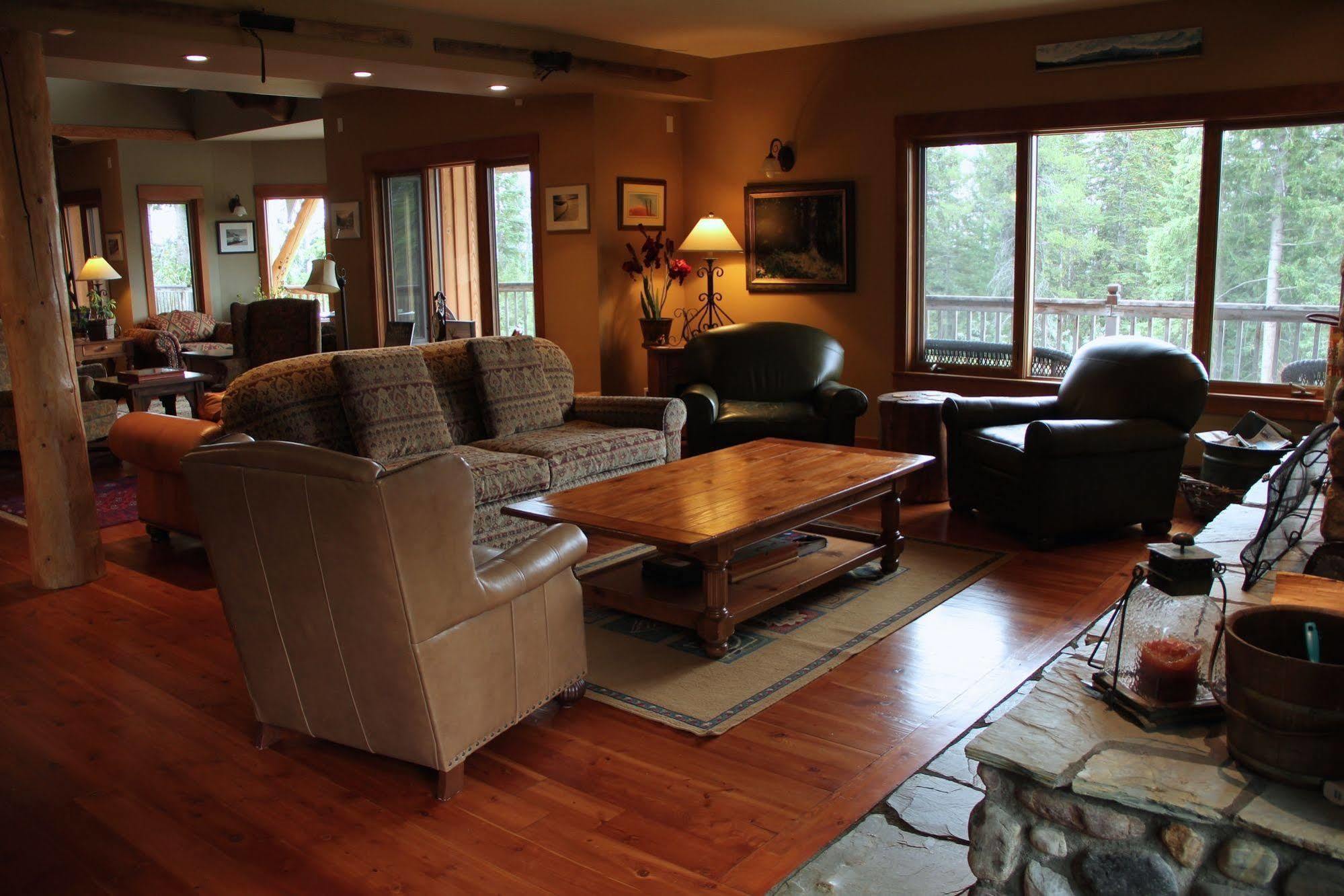 Vagabond Lodge At Kicking Horse Golden Esterno foto