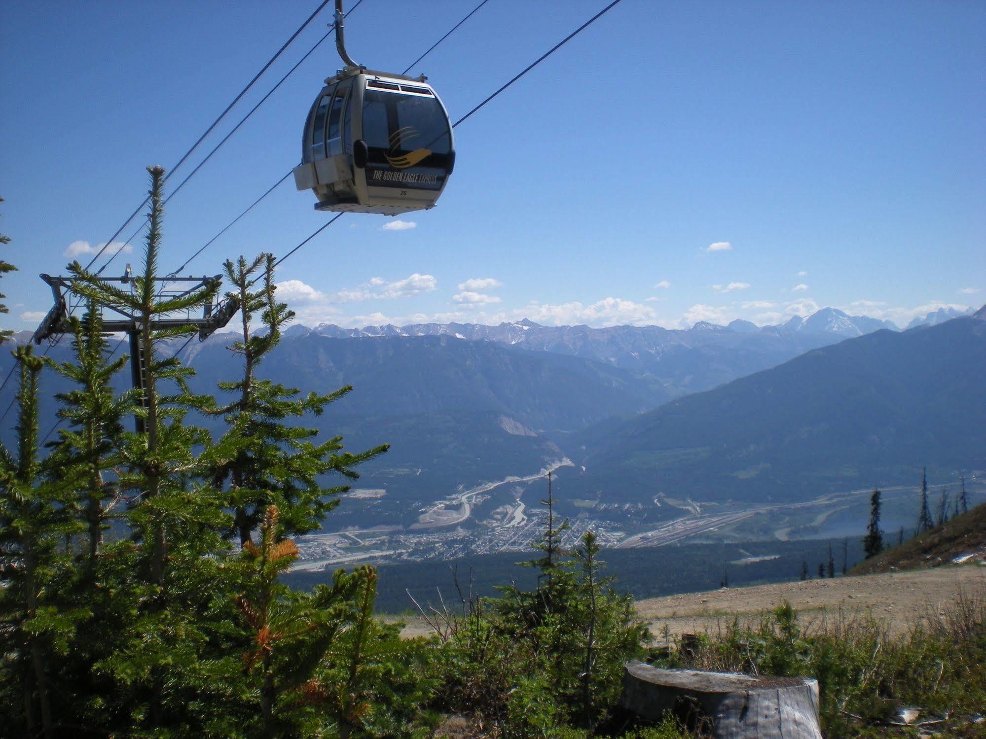 Vagabond Lodge At Kicking Horse Golden Esterno foto