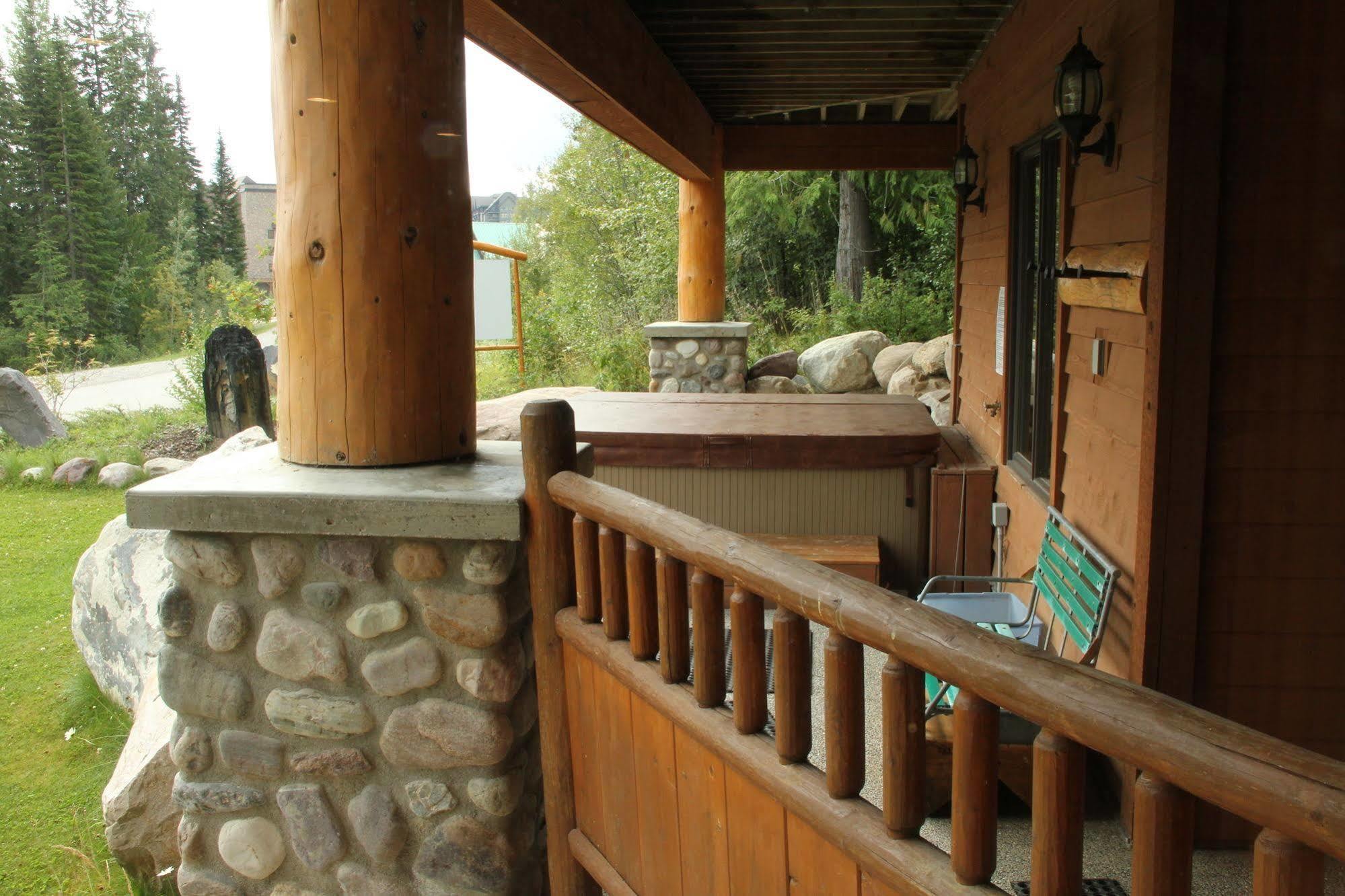 Vagabond Lodge At Kicking Horse Golden Esterno foto